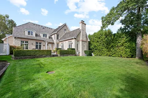 Exterior - 677 Greenleaf Ave, Glencoe, IL 60022 photo 5 of 9