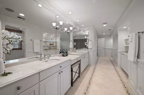 Bath - 677 Greenleaf Ave, Glencoe, IL 60022 photo 3 of 8