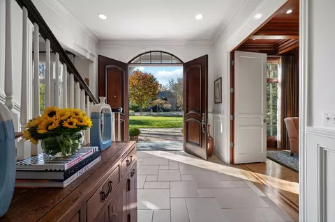 Entry Way - 677 Greenleaf Ave, Glencoe, IL 60022 photo 1 of 3