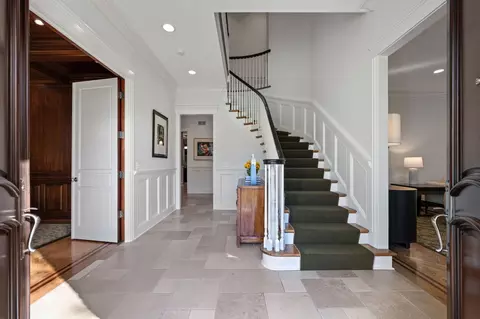 Entry Way - 677 Greenleaf Ave, Glencoe, IL 60022 photo 2 of 3