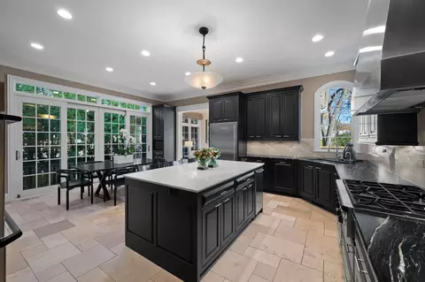 Kitchen - 677 Greenleaf Ave, Glencoe, IL 60022 photo 3 of 3