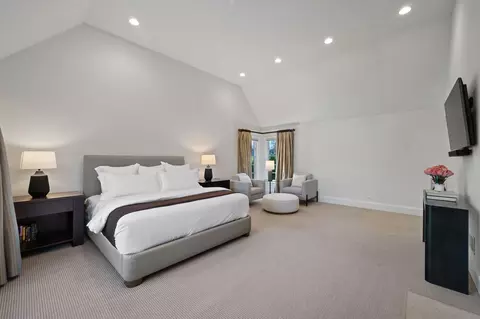 Bedroom - 677 Greenleaf Ave, Glencoe, IL 60022 photo 2 of 7