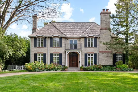 Exterior - 677 Greenleaf Ave, Glencoe, IL 60022 photo 3 of 9