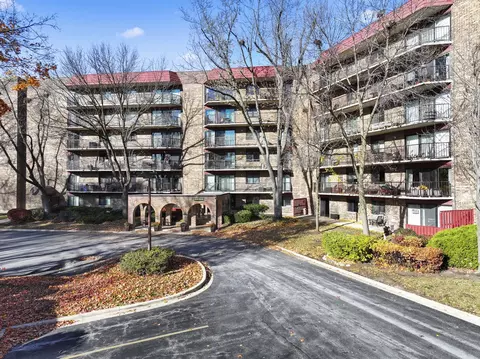 35 S Baybrook Dr #106, Palatine, IL 60074