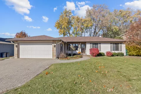 260 Wellington Ave, Elk Grove Village, IL 60007