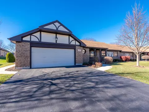 11540 Autobahn Dr E, Palos Park, IL 60464