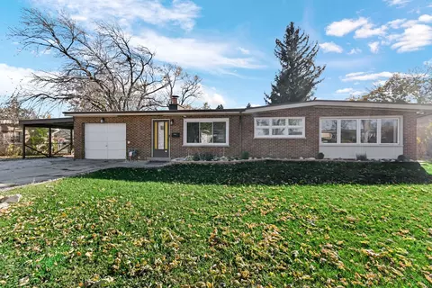 7943 W 97th Pl, Hickory Hills, IL 60457