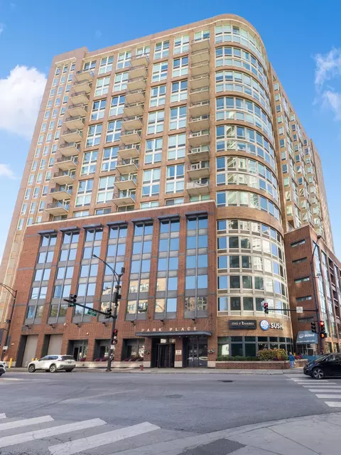 600 N Kingsbury St #906, Chicago, IL 60654
