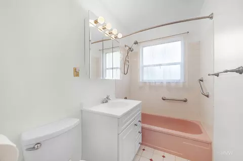 Bath - 2303 Fulle St, Rolling Meadows, IL 60008 photo 1 of 1