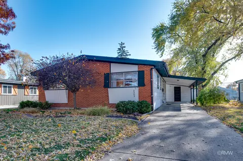 2303 Fulle St, Rolling Meadows, IL 60008