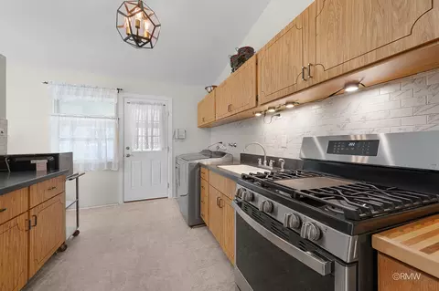 Kitchen - 2303 Fulle St, Rolling Meadows, IL 60008 photo 3 of 3