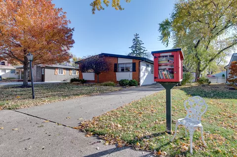Exterior - 2303 Fulle St, Rolling Meadows, IL 60008 photo 2 of 7