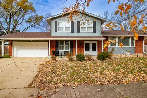 7 Purchase Ct, Bolingbrook, IL 60440