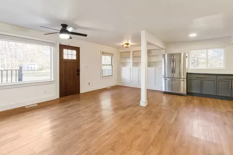 Living - 506 Eells Ave, Dixon, IL 61021 photo 1 of 4