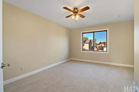 5518 W Chasefield Cir, Mchenry, IL 60050 photo 17