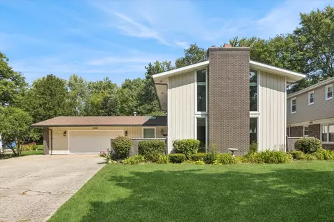 1136 Barneswood Dr, Downers Grove, IL 60515