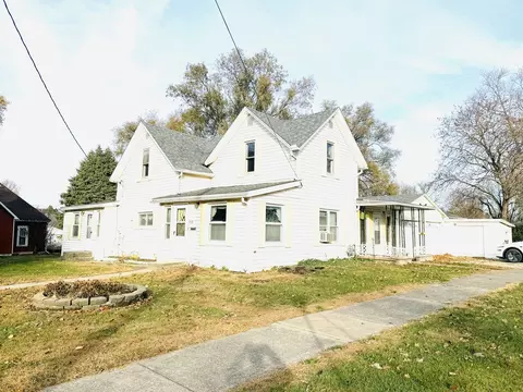 113 Benton St, Rossville, IL 60963