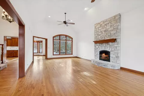 6450 Apache Dr, Indian Head Park, IL 60525 photo 5