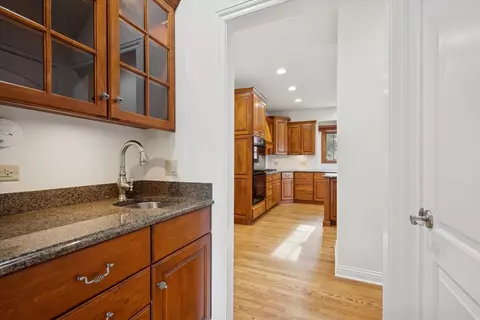 6450 Apache Dr, Indian Head Park, IL 60525 photo 10