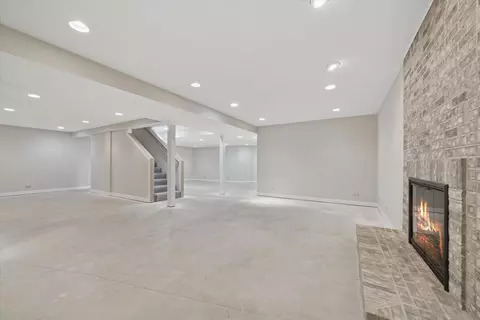6450 Apache Dr, Indian Head Park, IL 60525 photo 34