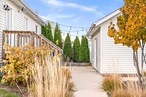 Exterior - 1402 River Landing St, Normal, IL 61761 photo 4 of 10