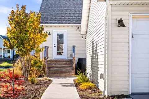 Exterior - 1402 River Landing St, Normal, IL 61761 photo 2 of 10
