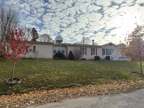 Exterior - 820 Dewhurst St, Mount Carroll, IL 61053 photo 2 of 9
