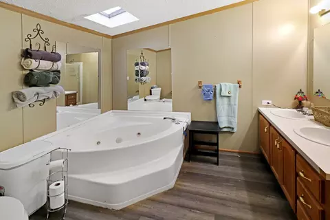 Bath - 820 Dewhurst St, Mount Carroll, IL 61053 photo 1 of 3