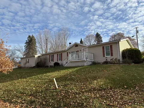 Exterior - 820 Dewhurst St, Mount Carroll, IL 61053 photo 3 of 9