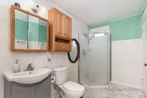 Bath - 1311 Kane St, Aurora, IL 60505 photo 1 of 2