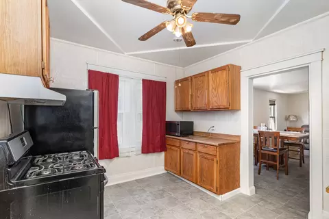 Kitchen - 1311 Kane St, Aurora, IL 60505 photo 1 of 2