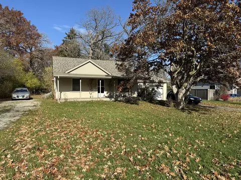1123 Quassey Ave, Lake Bluff, IL 60044
