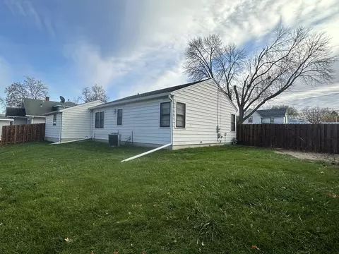 Exterior - 412 E Main St, Morrison, IL 61270 photo 3 of 3