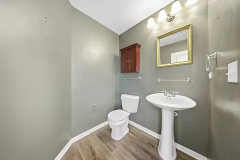 Bath - 949 Hyte St, Plano, IL 60545 photo 1 of 4