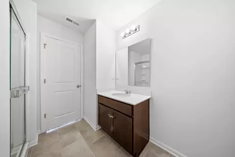 Bath - 949 Hyte St, Plano, IL 60545 photo 2 of 4