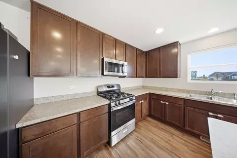 Kitchen - 949 Hyte St, Plano, IL 60545 photo 4 of 5