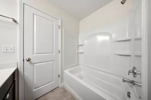 Bath - 949 Hyte St, Plano, IL 60545 photo 4 of 4