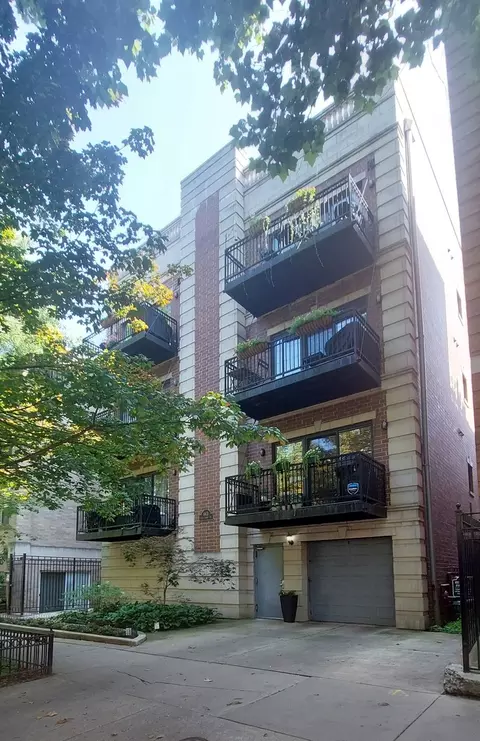 663 W Barry Ave #2A, Chicago, IL 60657