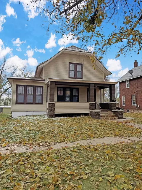 1241 W Pleasant St, Freeport, IL 61032