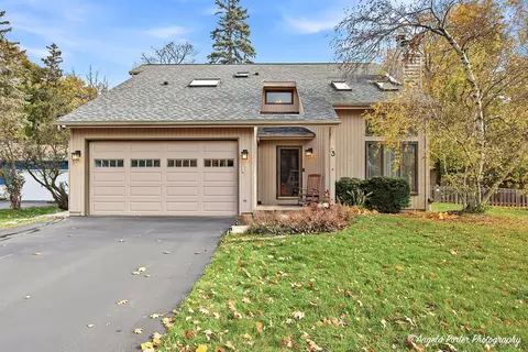 3 Woodhead Dr, Lake Villa, IL 60046