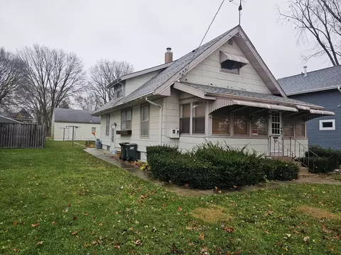 604 14th Ave, Sterling, IL 61081