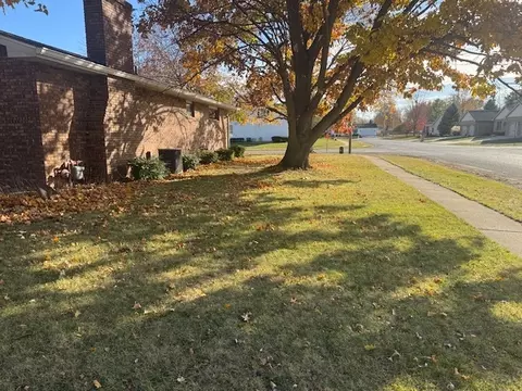 21 Colonial Dr, Clinton, IL 61727 photo 3