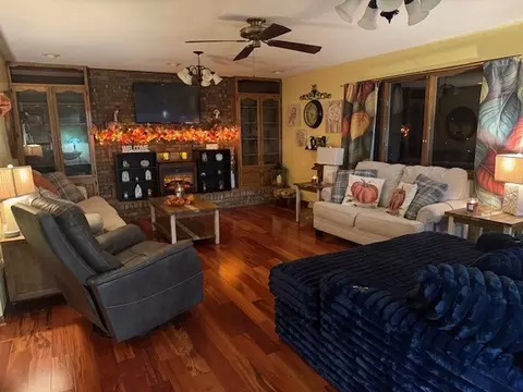 21 Colonial Dr, Clinton, IL 61727 photo 13