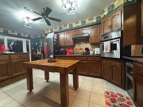 21 Colonial Dr, Clinton, IL 61727 photo 23