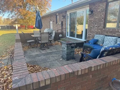 21 Colonial Dr, Clinton, IL 61727 photo 6
