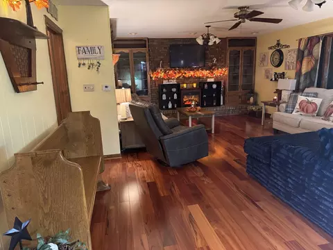 21 Colonial Dr, Clinton, IL 61727 photo 11