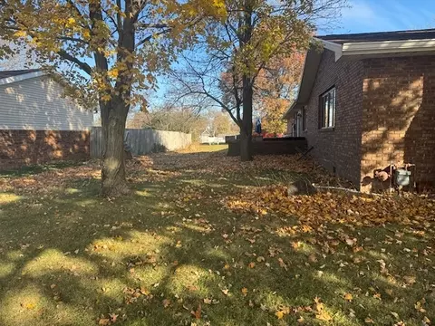 21 Colonial Dr, Clinton, IL 61727 photo 4