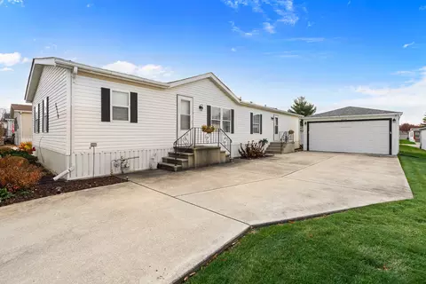 22710 S Ravisloe Ln, Frankfort, IL 60423