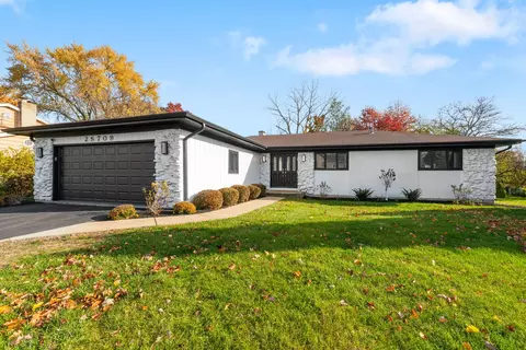 2 S709 Ave Chateaux Dr, Oak Brook, IL 60523