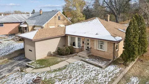 922 24th St, Rockford, IL 61108